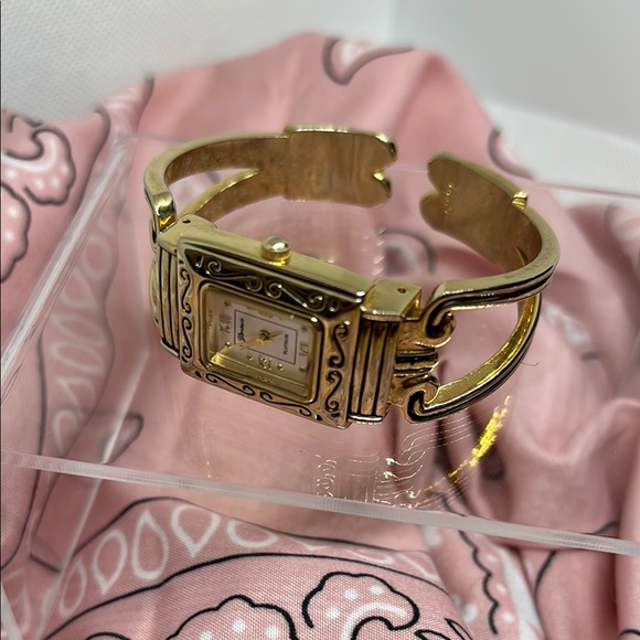 Vintage Gorgeous Gold toned Women's Watch - Picture 3 of 3